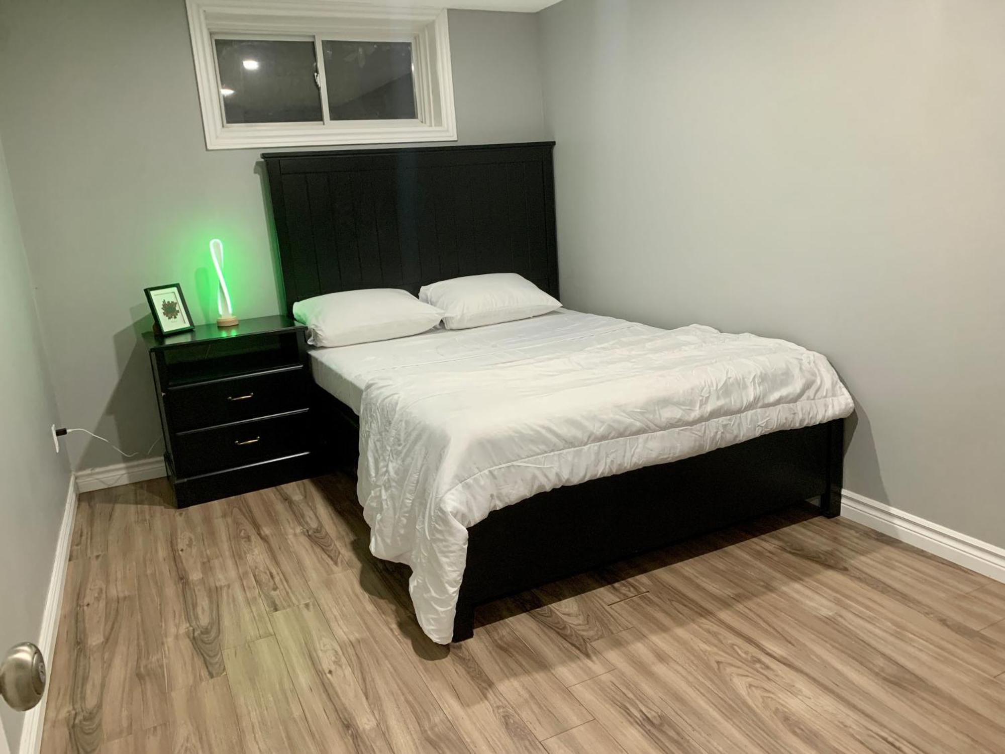 1 Room In A Cozy And Beautiful Basement Guelph Kültér fotó