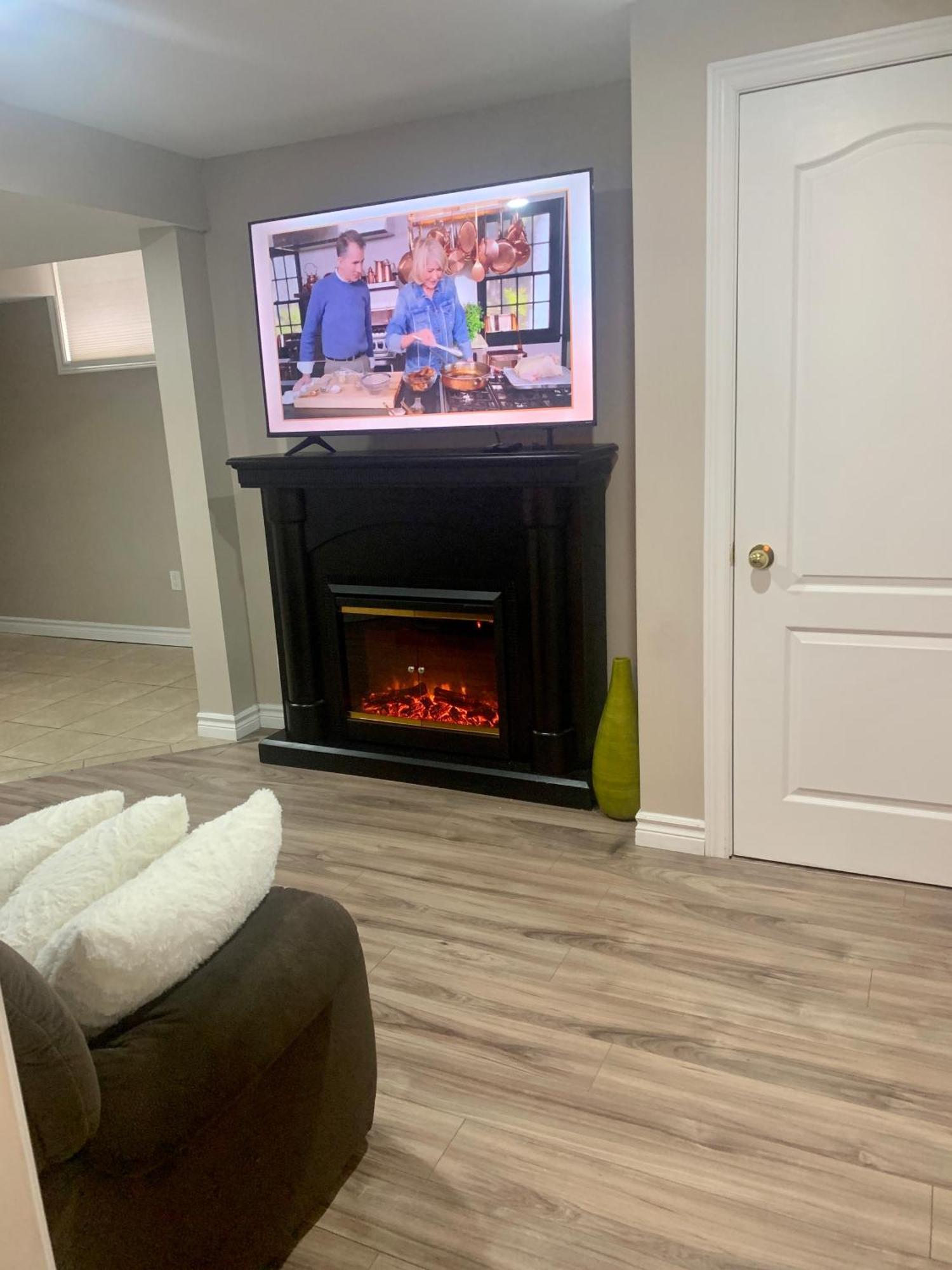 1 Room In A Cozy And Beautiful Basement Guelph Kültér fotó